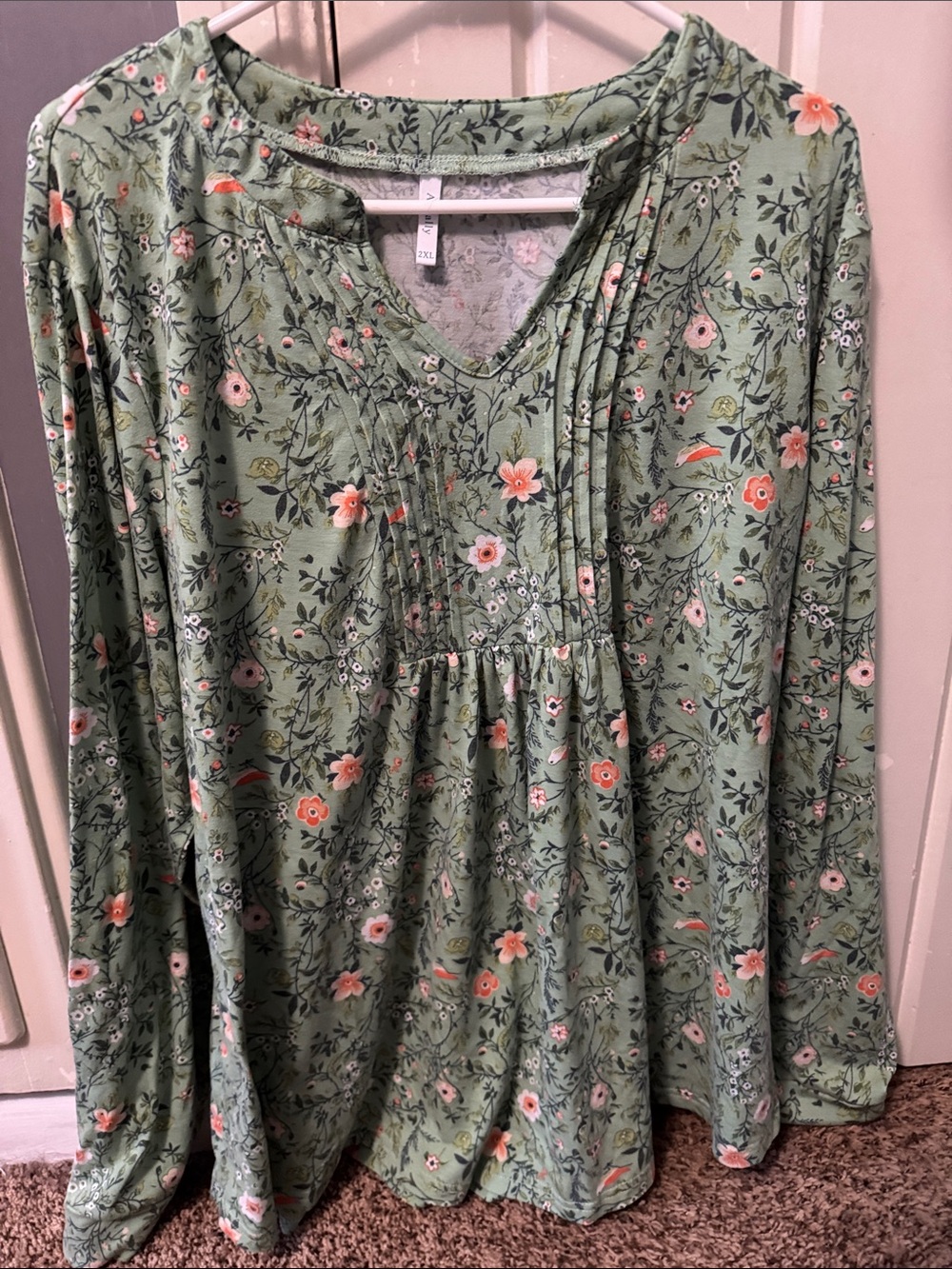 Women’s Green Floral Pintuck Tunic Top